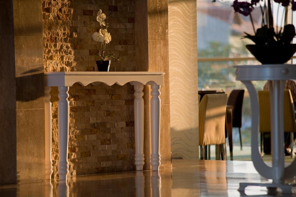 North Point Hotel 代尼兹利 外观 照片